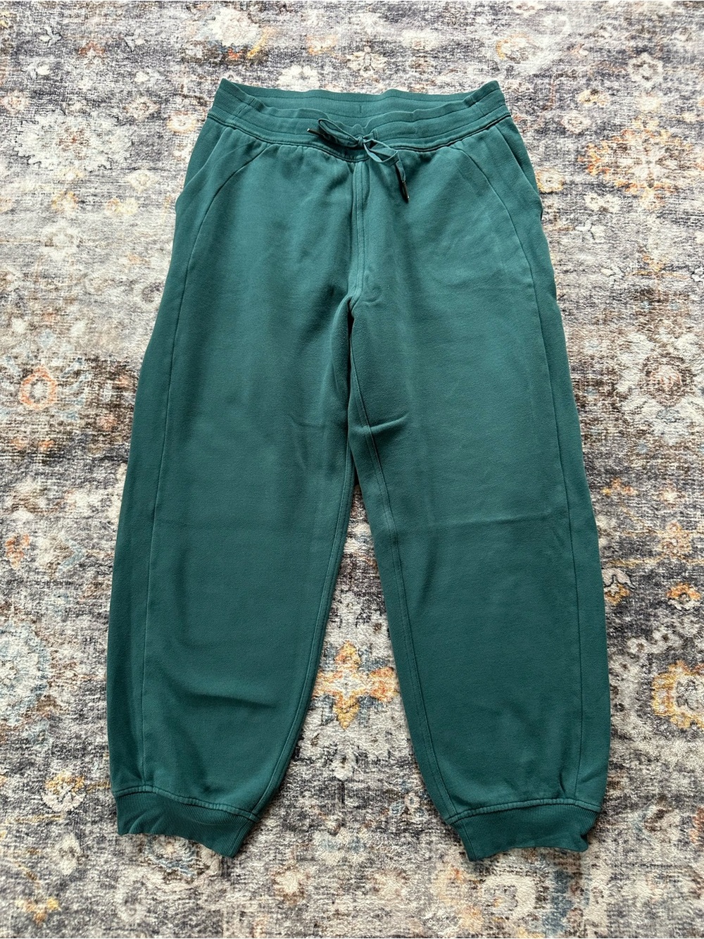 Lululemon Scuba Relaxed-Fit High-Rise Jogger
Green Jasper - Size 10